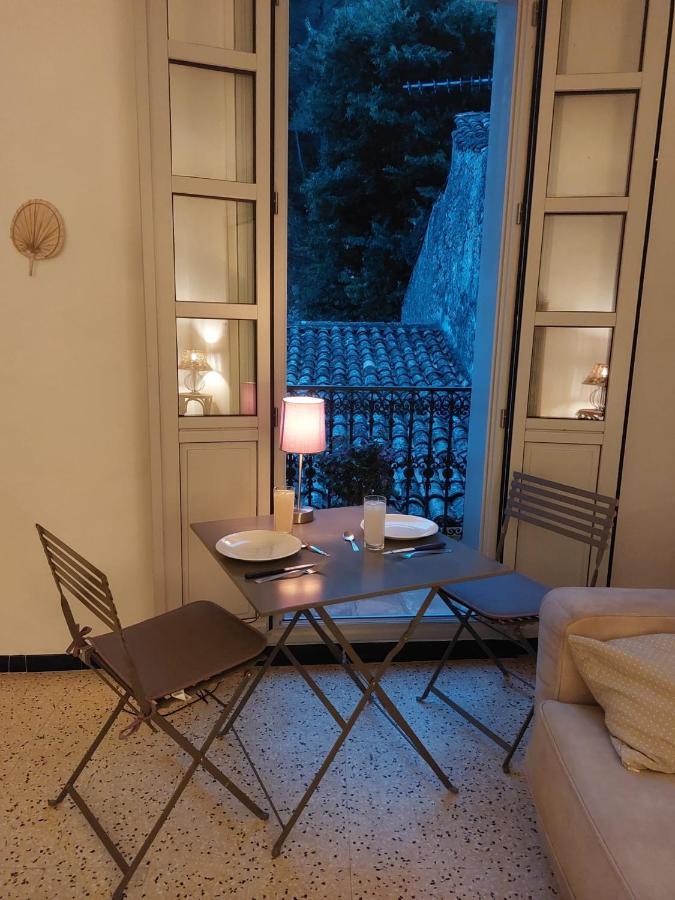 La Maison De La Traverse Saint-Guilhem-le-Desert Buitenkant foto