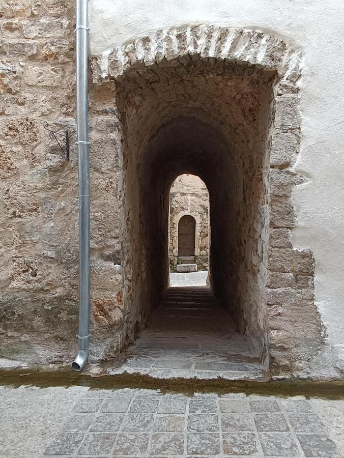 La Maison De La Traverse Saint-Guilhem-le-Desert Buitenkant foto