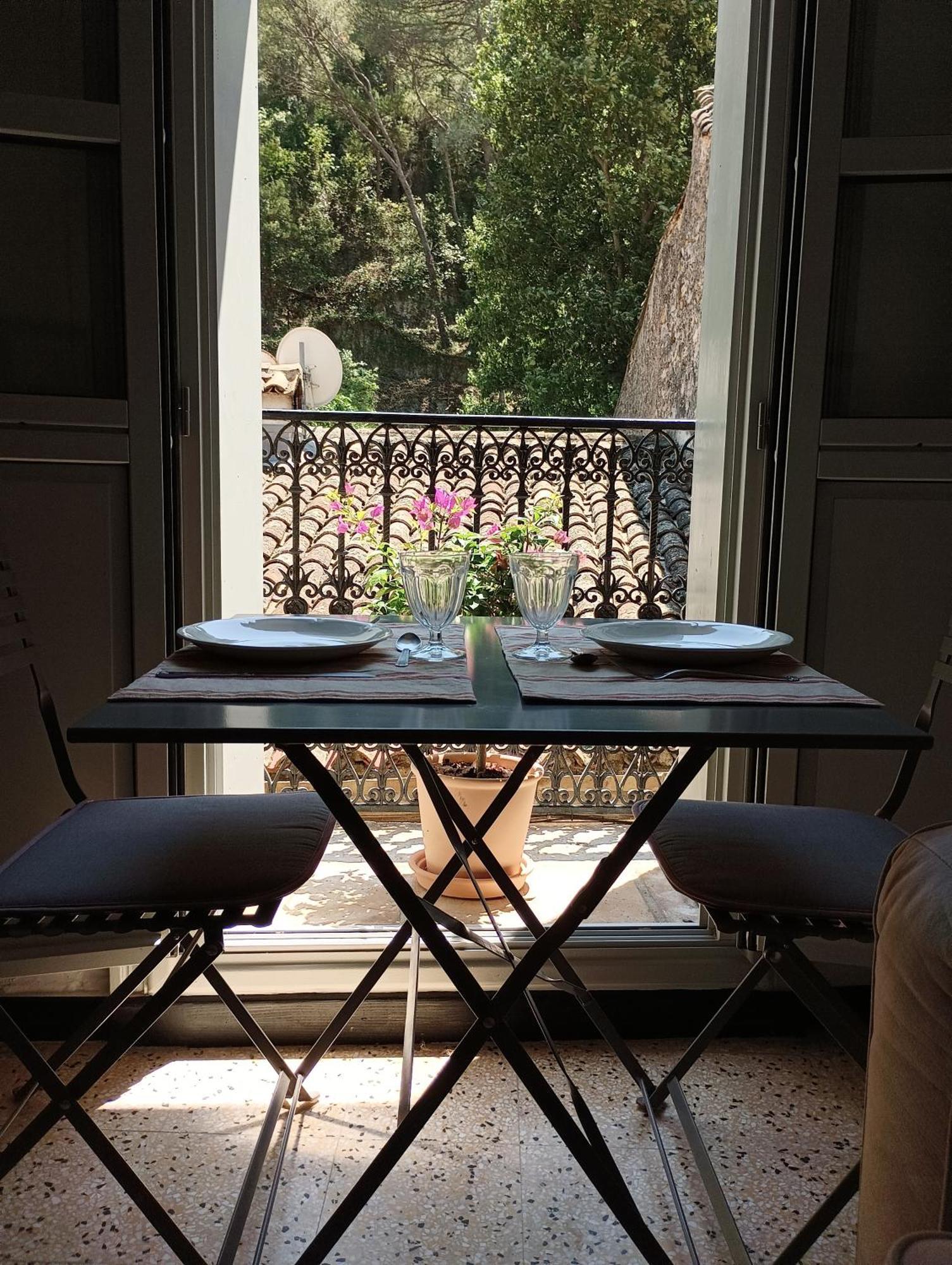 La Maison De La Traverse Saint-Guilhem-le-Desert Buitenkant foto