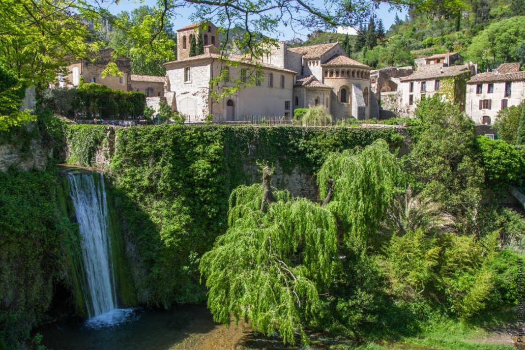 La Maison De La Traverse Saint-Guilhem-le-Desert Buitenkant foto